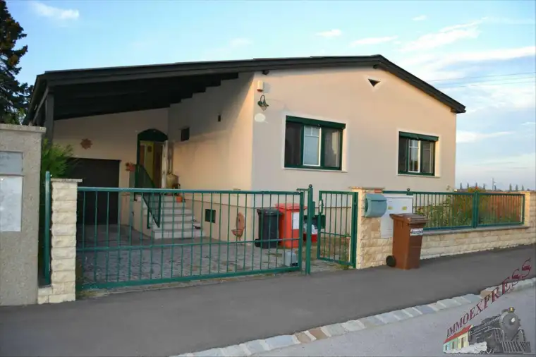 Traumhafter Bungalow im Grünen - letztes Haus in der Straße mit Weitblick