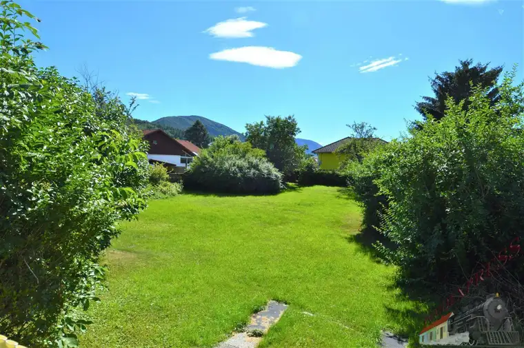 Sonniges Baugrundstück in Siedlungslage