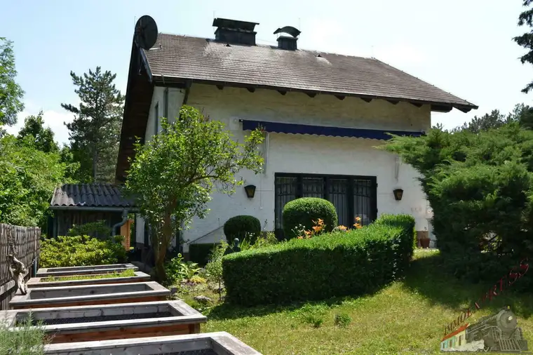 Traumhaftes Einfamilienhaus mit großem Grundstück in idyllischer Lage - 1,5 Kilometer von Neusiedl am Steinfeld entfernt