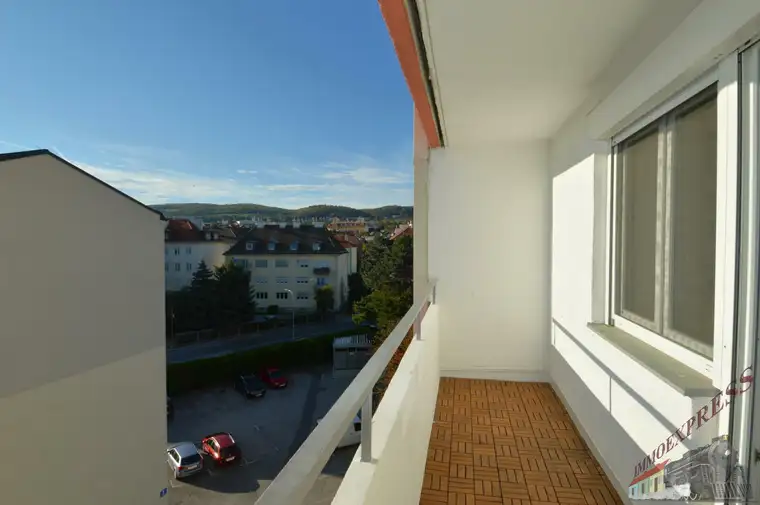 Sonnige 2- Zimmerwohnung mit Loggia und Fernblick