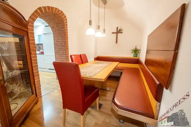 135m2 Altbaucharme mit Balkon und Dachboden im historischen Hall in Tirol!