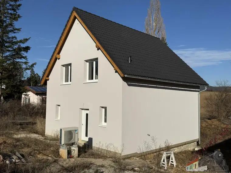 Neues Einfamilienhaus in idyllischer Ruhelage. 