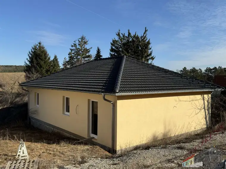 Neuer Bungalow in ruhiger Aussichtslage