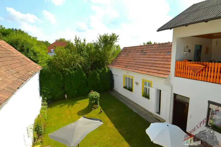 Zweifamilienhaus mit 2 separaten Eingängen - uneinsehbarer Garten - Ruhelage + Nebengebäude für Büro/Werkstatt