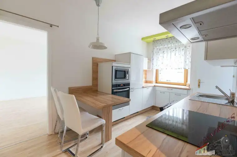 Sonnige 2- Zimmerwohnung mit Loggia und Kaminanschluss