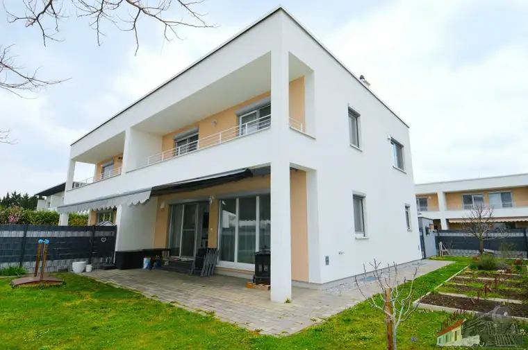 Doppelhaushälfte mit Blick auf den Neufeldersee - Keller - Doppelcarport - Kaminanschluss