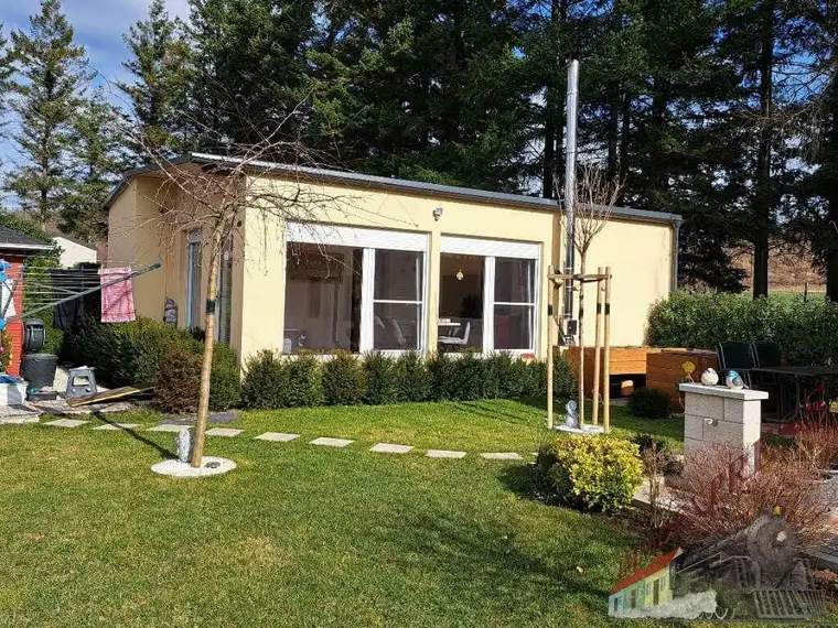 Ferienhaus am Römersee mit Nebengebäuden