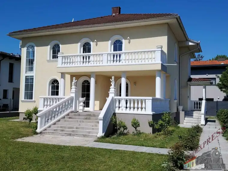 Villa in mediterranem Stil bietet viel Platz und ruhige Umgebung – 25 min zur Stadtgrenze Wien!