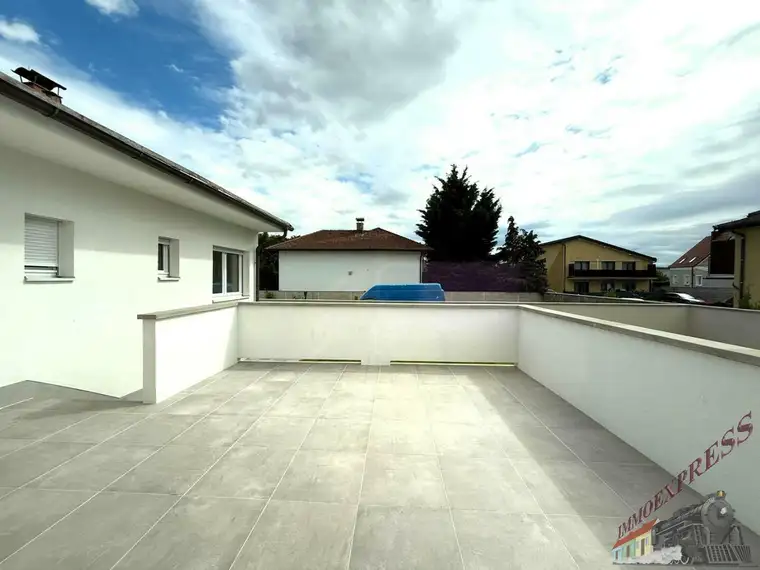 FAMILIENTRAUMHAUS neben Neufelder See!!