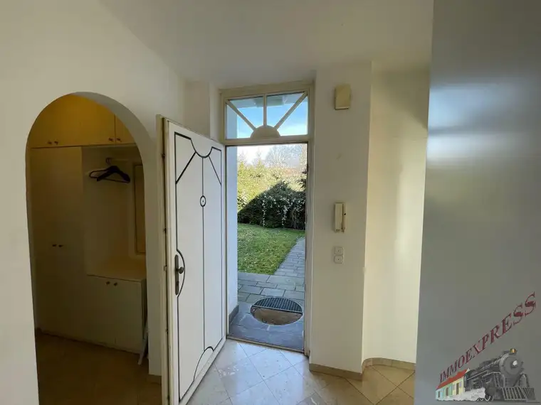 Stilvoller Bungalow in bevorzugter Lage - ganztags Sonne und Panonarama- Bergblick