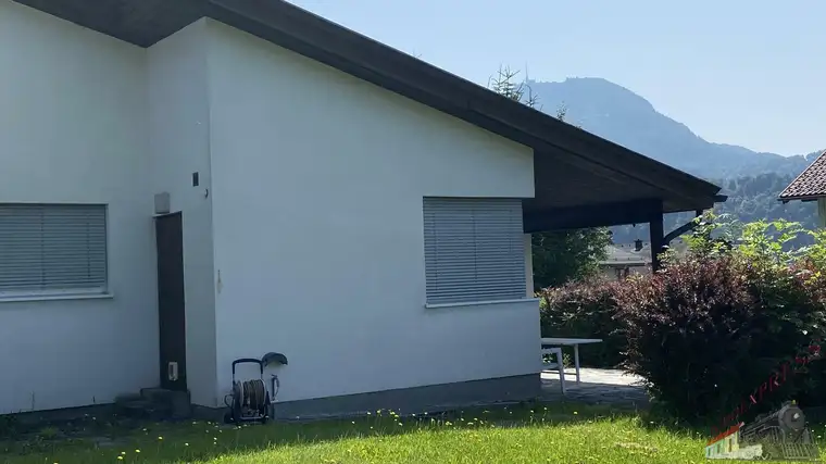 Stilvoller Bungalow in bevorzugter Lage - ganztags Sonne und Panonarama- Bergblick