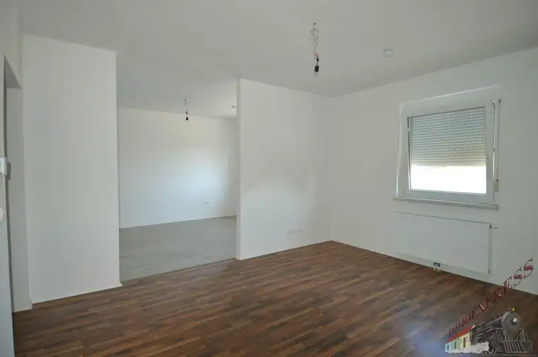 Sanierte 3- Zimmerwohnung mit Parkplatz