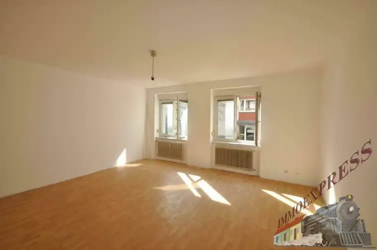 Renovierungsbedürftige Eigentumswohnung in City-Nähe