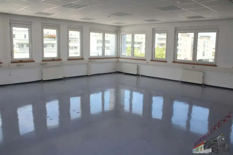 Effizientes Büro in gut erreichbarer Lage – Nähe Bahnhof Grießfeld bei Wiener Neudorf