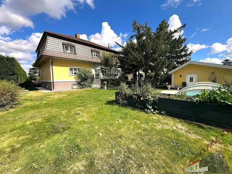 Familienjuwel mit Gartenparadies! Swimmingpool! Sauna! All das in Ruhelage in Kapellerfeld
