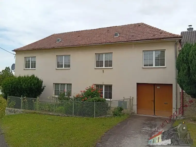 Großzügiges Haus mit 1.793 m² Grund, Innenhof &amp; Nebengebäude