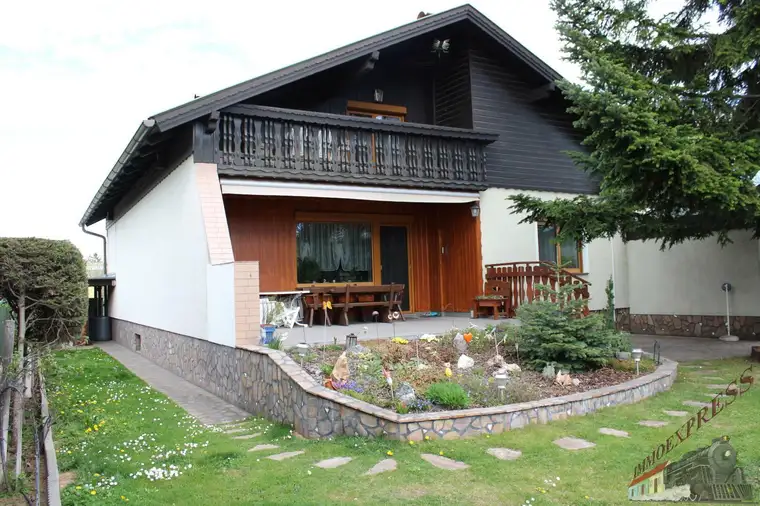 Sehr gut gelegenes Einfamilienhaus bzw. Zweifamilienhaus in ruhiger Lage in Deutsch Wagram mit Kachelofen Zentralheizung und Elektroheizung