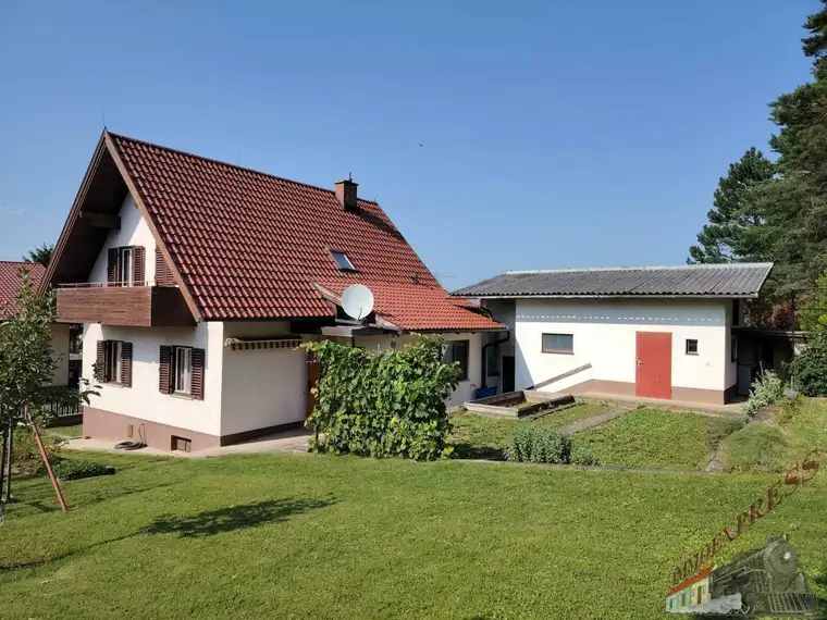 Einfamilienhaus mit großem Grundstück (2 Parzellen) wartet auf Sie! nur ca. 45min nach Wien!