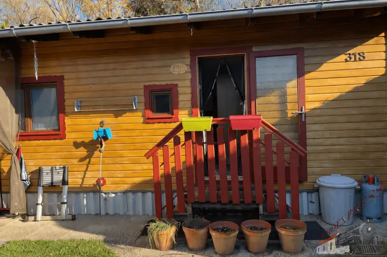 Mobiles Wohnen auf Pachtgrund – gepflegtes Mobilheim am Römersee