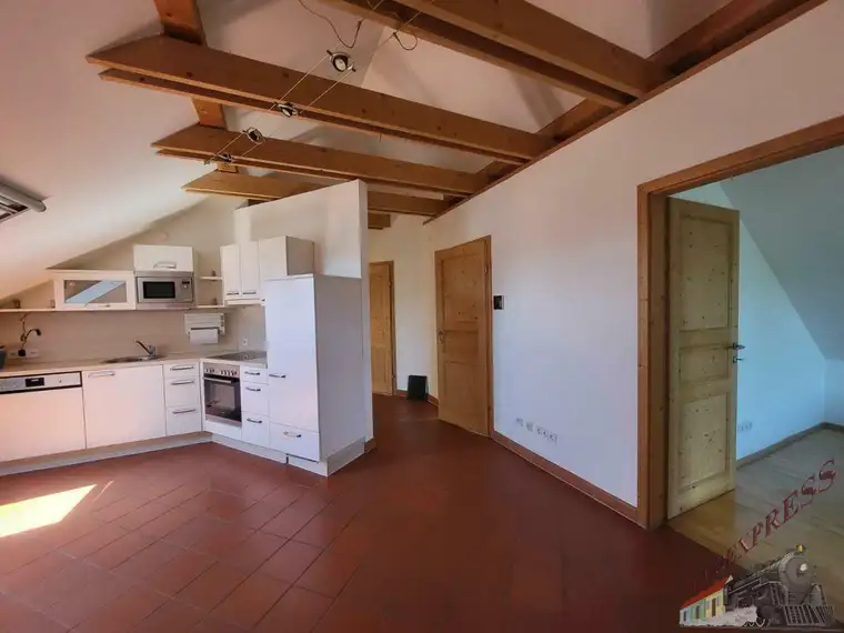 Nähe Ebreichsdorf u. Eisenstadt - Miete inkl. Heiz-u. Warmwasser im Dachgeschoß !