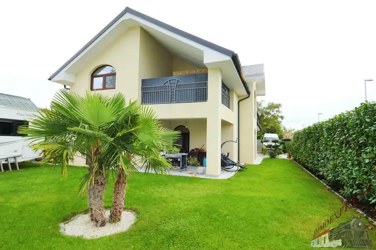 Hochwertiges Ein-/ Zweifamilienhaus mit separater Wohnung - Doppelgarage mit Fußbodenheizung