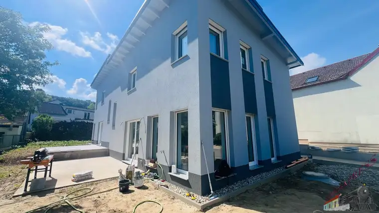 ERSTBEZUG! Familientraum in Ruhelage mit Eigengarten, PKW-Stellplatz und Terrasse!