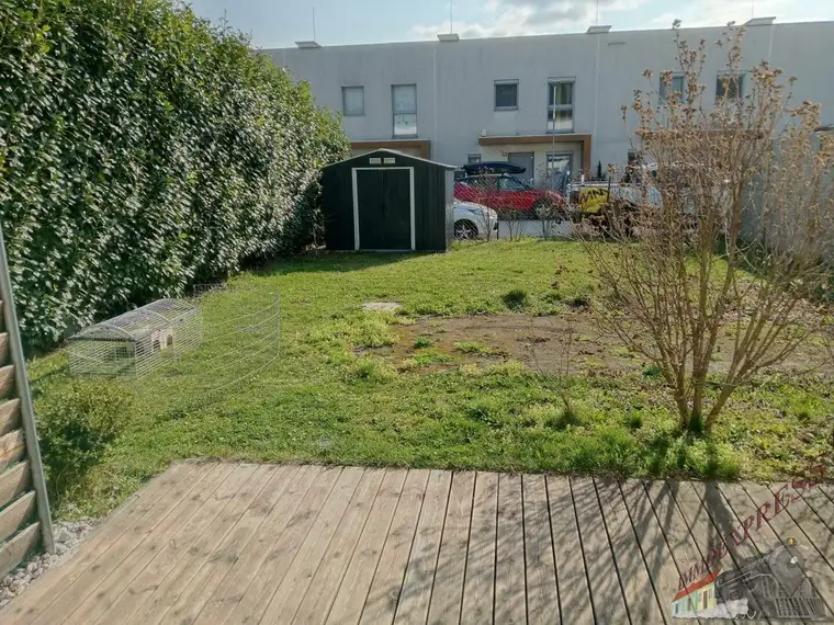 Stilvolle Doppelhaushälfte mit kleinem Garten und 2 PKW-Stellplätzen in Traiskirchen wartet auf nette Familie!