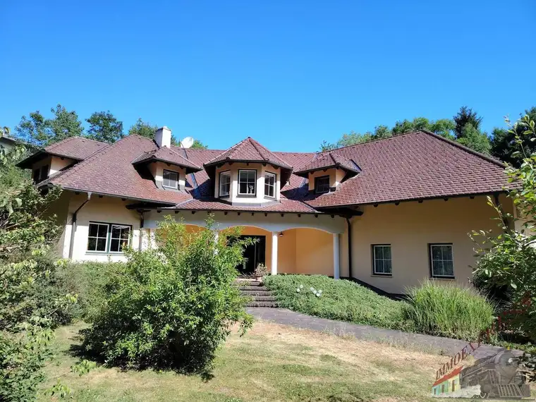 Neuer toller Preis! Villa mit neuer PV-Anlage bietet viel Platz und ruhige, grüne Umgebung – nur ca. 38min nach Wien!