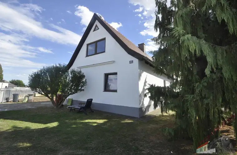 Generalsaniertes Einfamilienhaus mit Dachterrasse, Doppelgarage und sehr gepflegtem Garten