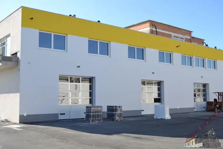 Top Montagehallen Höhe 4 Meter für Hebebühnen geeignet und Top-Lagerflächen in Fischamend
