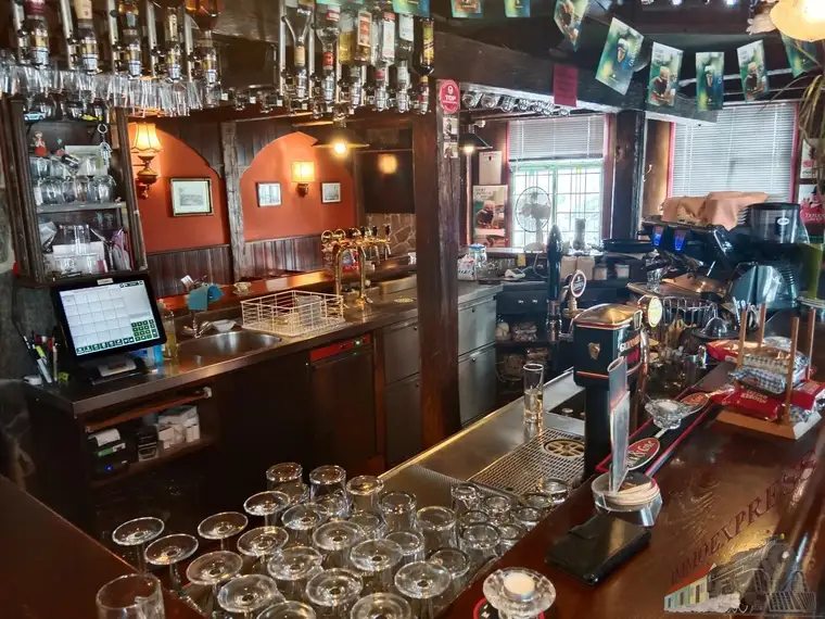Wien 1190, gut eingeführtes Pub, in guter Lage und sehr gutem Zustand, freut sich auf Nachfolger