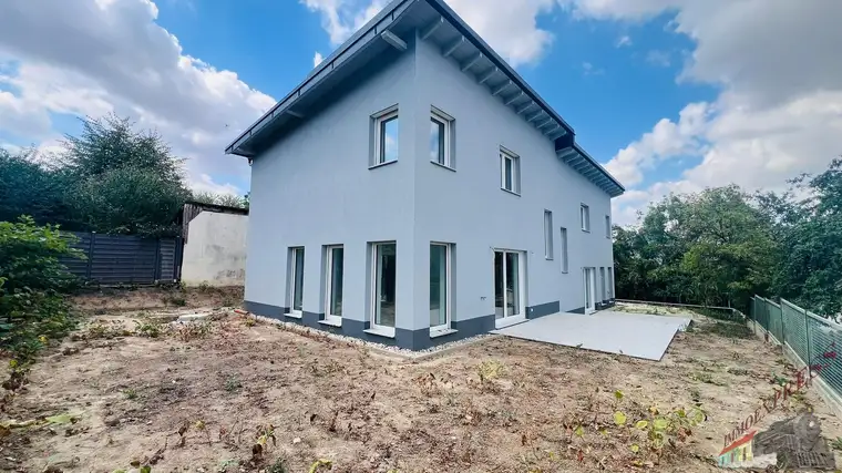 NEU! ERSTBEZUG! Familientraum in Ruhelage mit Eigengarten, PKW-Stellplatz und Terrasse!