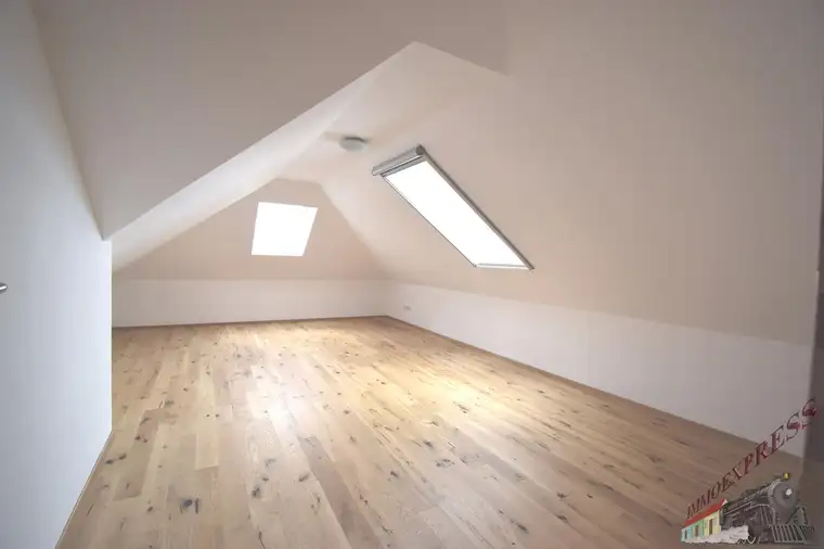 Dachgeschoß-Wohnung, Miete inklusive Heizung u. Warmwasser !