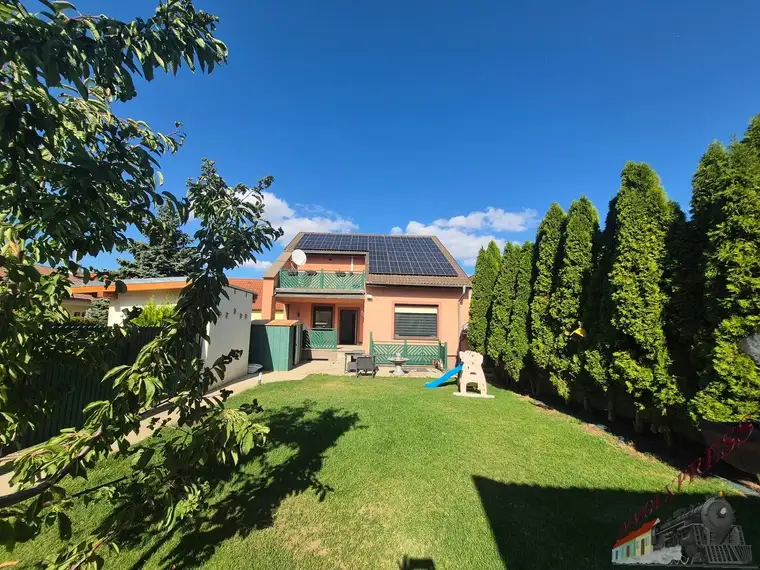 Großzügiges Familienhaus mit Garten, PV &amp; Wärmepumpe