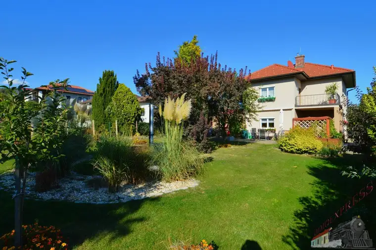 Gepflegtes Einfamilienhaus in Ruhelage auf 668 m² mit Garage