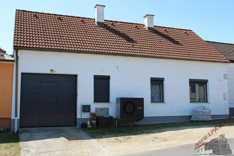 Einfamilienhaus mit Swimmingpool in 2225 Loidesthal