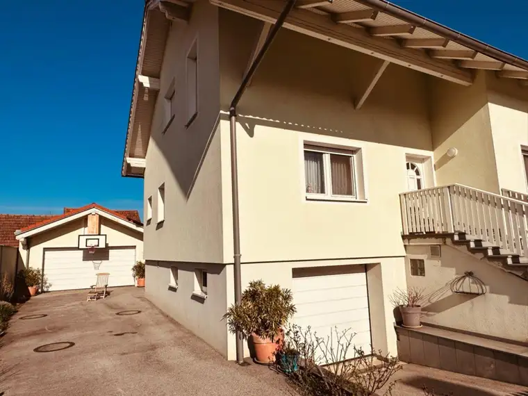 Attraktives Mehrfamilienhaus in Saubersdorf: 6 Zimmer, Balkon und Garagen für € 475.000,00!