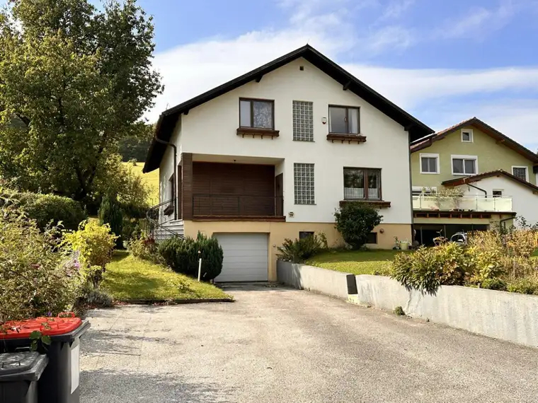 Gepflegtes Einfamilienhaus in Heiligenkreuz – 6 Zimmer, Balkon, Garage; Sofortbezug möglich!!