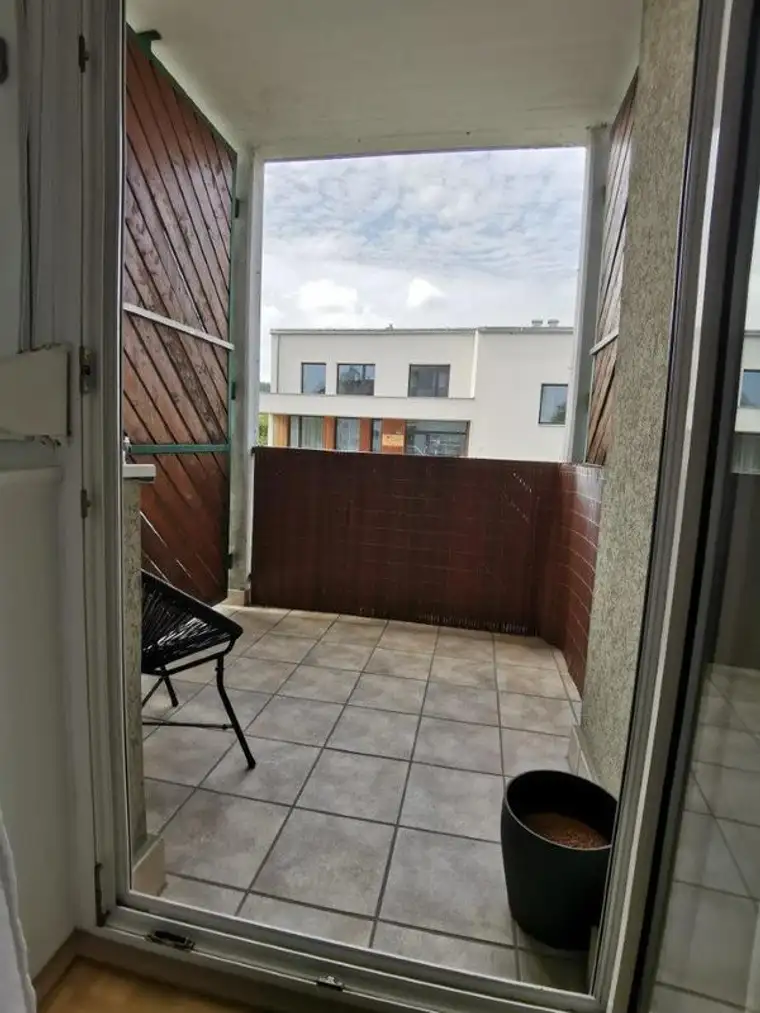 Helle 2 Zimmer Wohnung mit Loggia