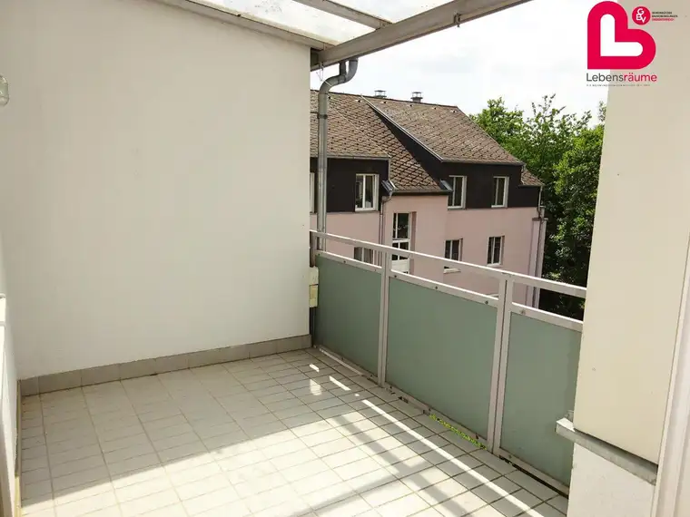 Mittertreffling: Schöne 3-Zimmer Wohnung im obersten Stockwerk