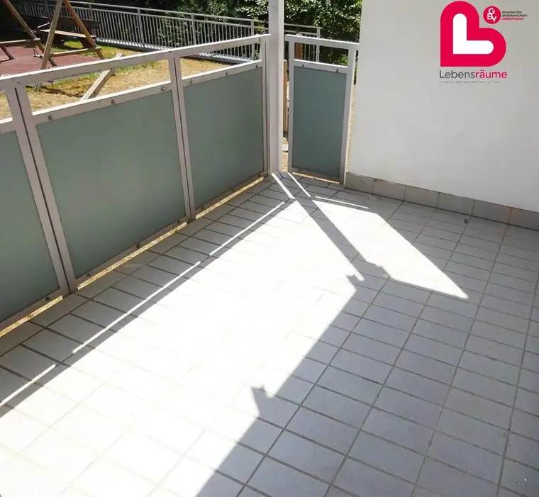 Helle Erdgeschoßwohnung mit Loggia und Tiefgarage