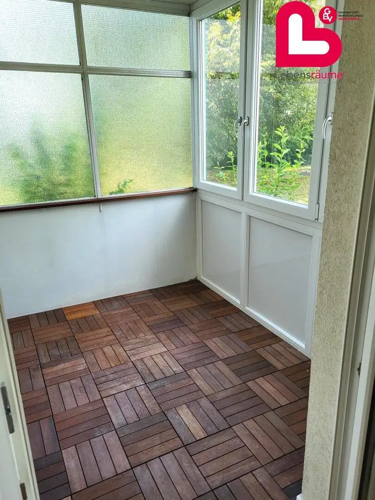 Gemütliche Erdgeschoß-Wohnung mit verglaster Loggia