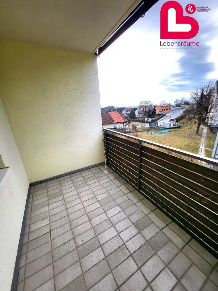 Schöne Erdgeschoß Wohnung mit Loggia