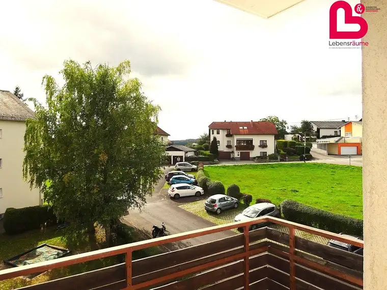 Sanierte 4-Zimmer Wohnung mit sonniger Loggia in Alberndorf