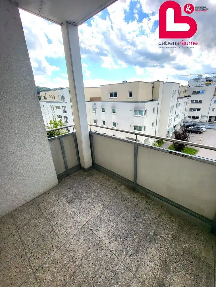 Schön aufgeteilte Wohnung mit Loggia