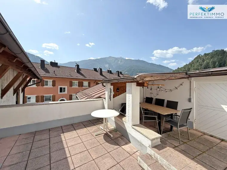 Modernisiertes Haus mit Garten und Nebengebäude