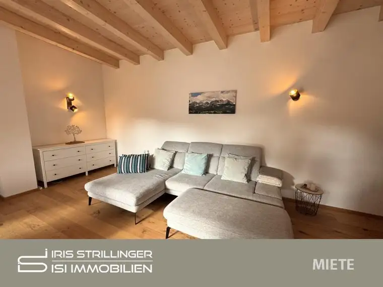 Neuwertige 2 Zimmer Wohnung mit großer Dachterrasse