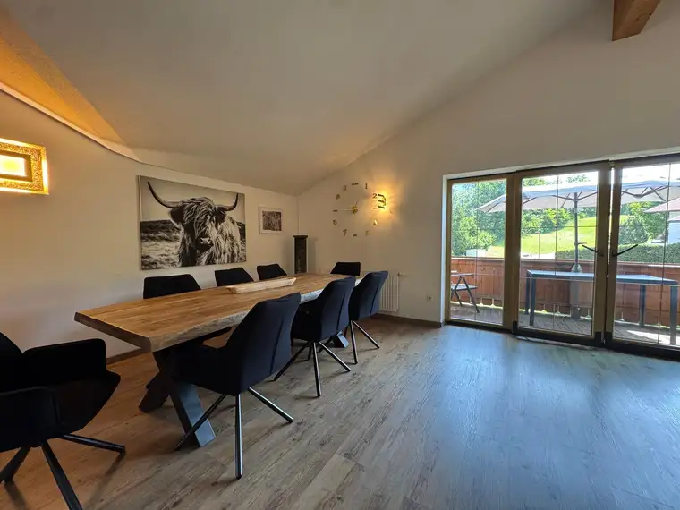 108 m² Dachgeschosswohnung mit schöner Aussicht