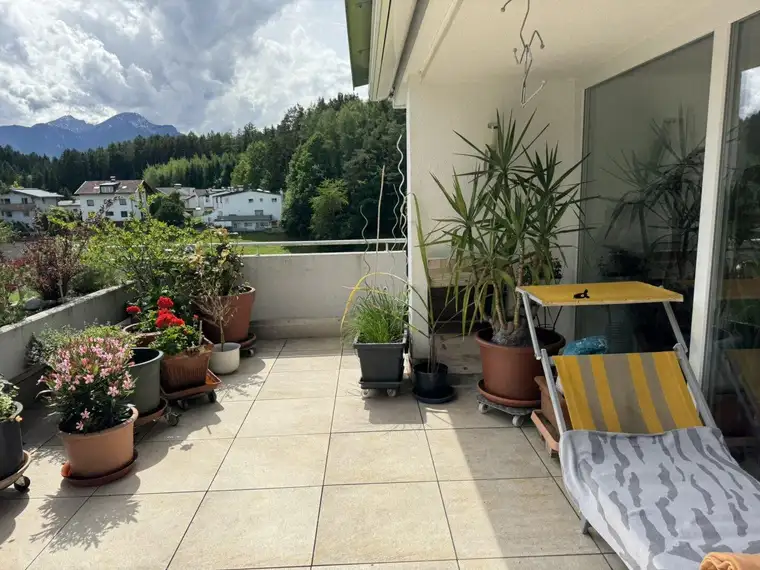Aldrans: Exklusive Wohnung mit großzügiger Terrasse – naturnahes Wohnen unweit des Herzsees!