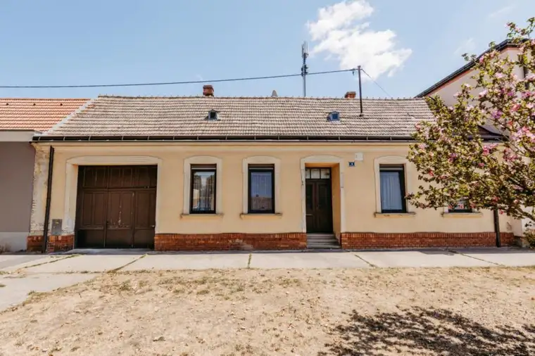 Schaffen sie sich IHREN Lebensmittelpunkt. Ehemaliges Bauernhaus (sanierungsbedürftig)